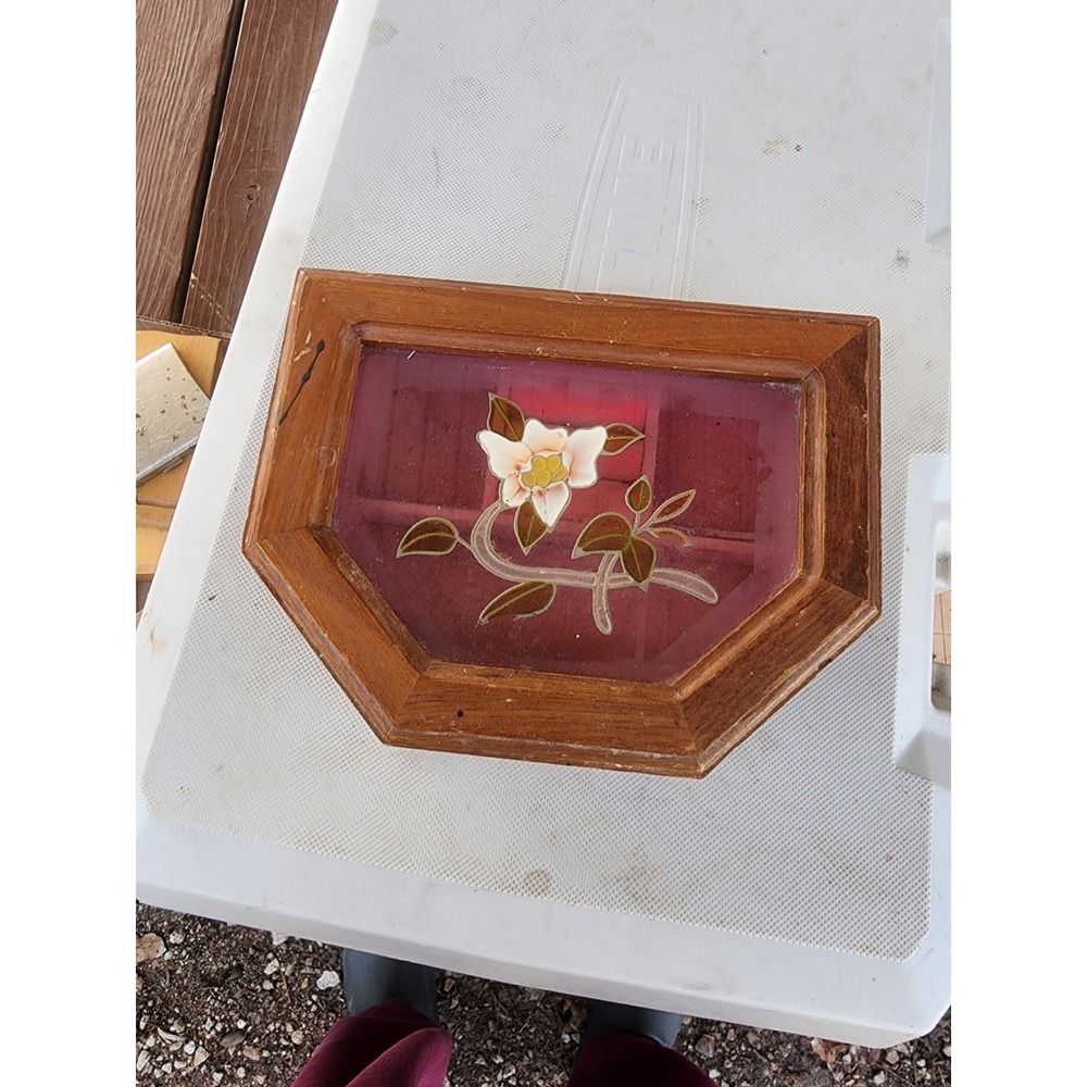 Vintage Wooden Mele Jewelry Box with Yellow &‎ White Floral Stained Glass Design